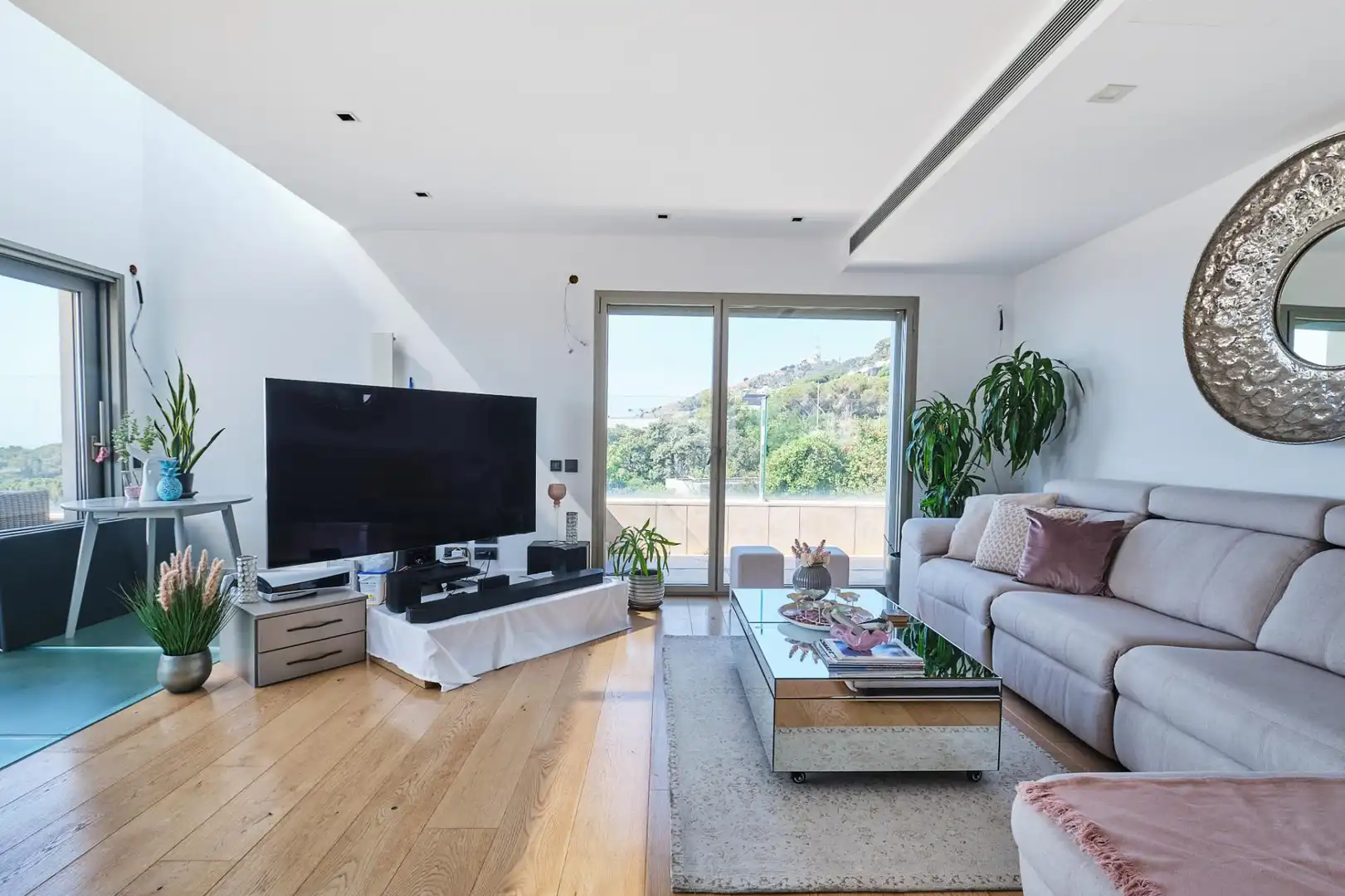 Detached house with pool for sale in Maria Reina, imagen 5