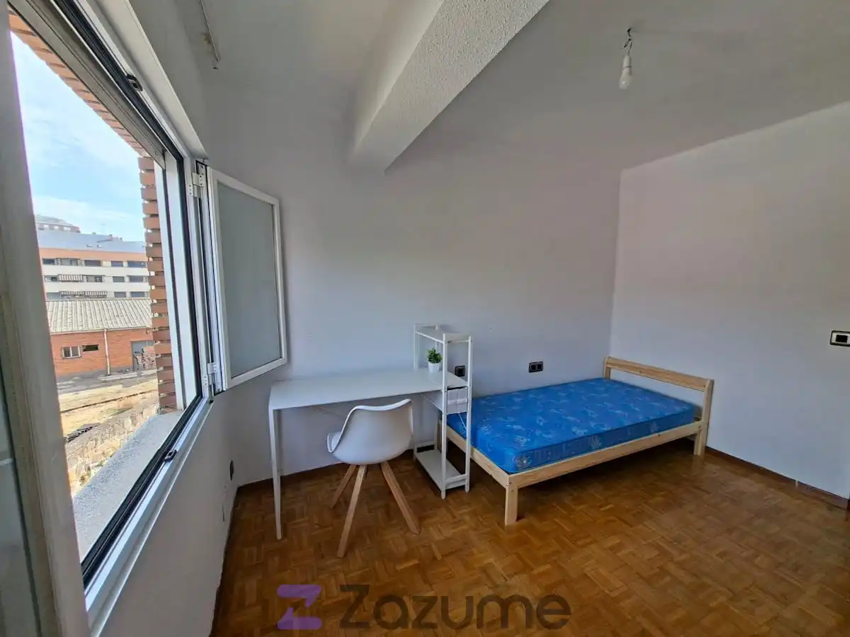 Bedroom of Flat for rent in Ponferrada  with Heating, Parquet flooring and Furnished