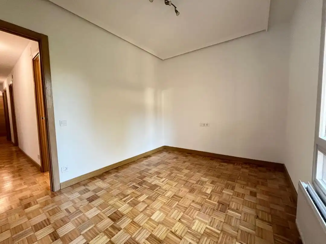 Schlafzimmer von Wohnung zum Verkauf in Barañáin / Barañain mit Heizung und Balkon