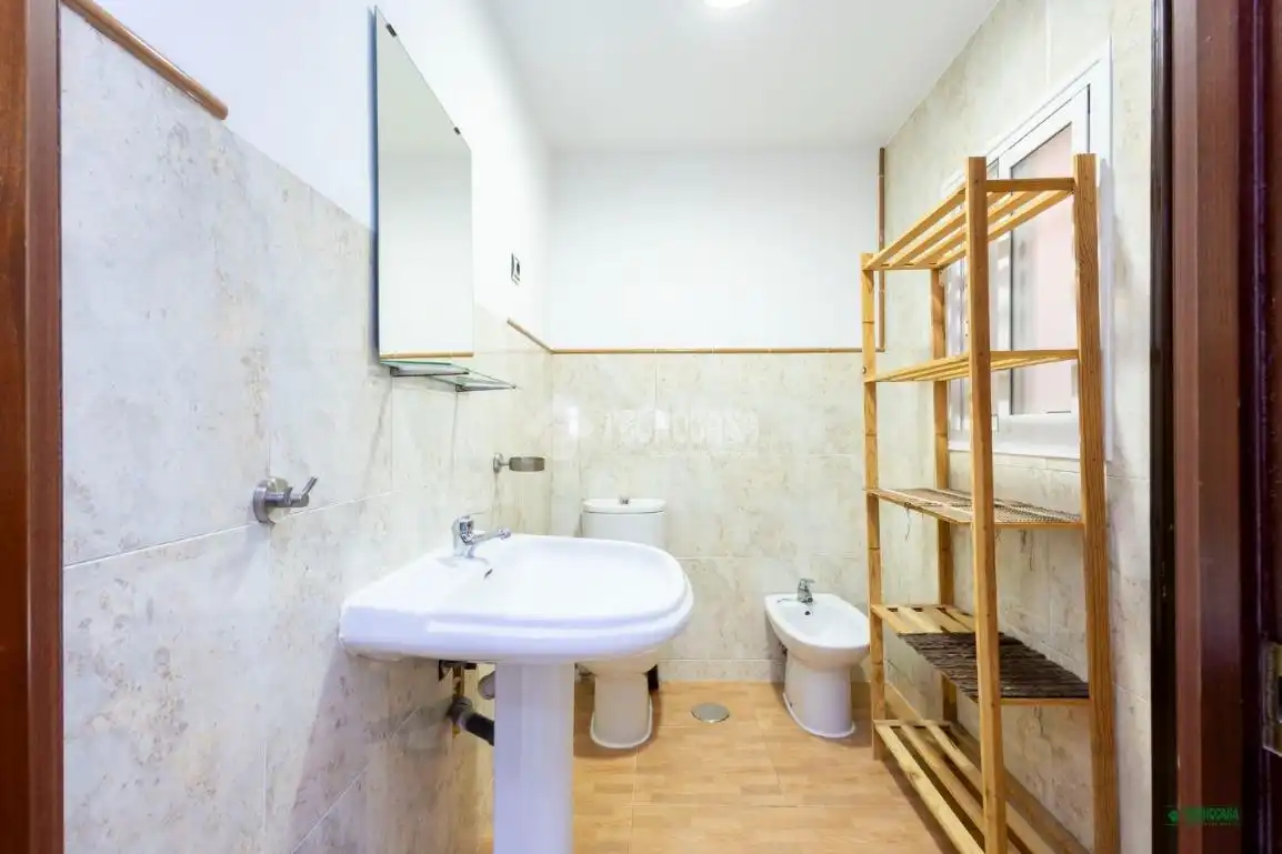 Baño de Piso en venta en Almería con Calefacción y Balcón