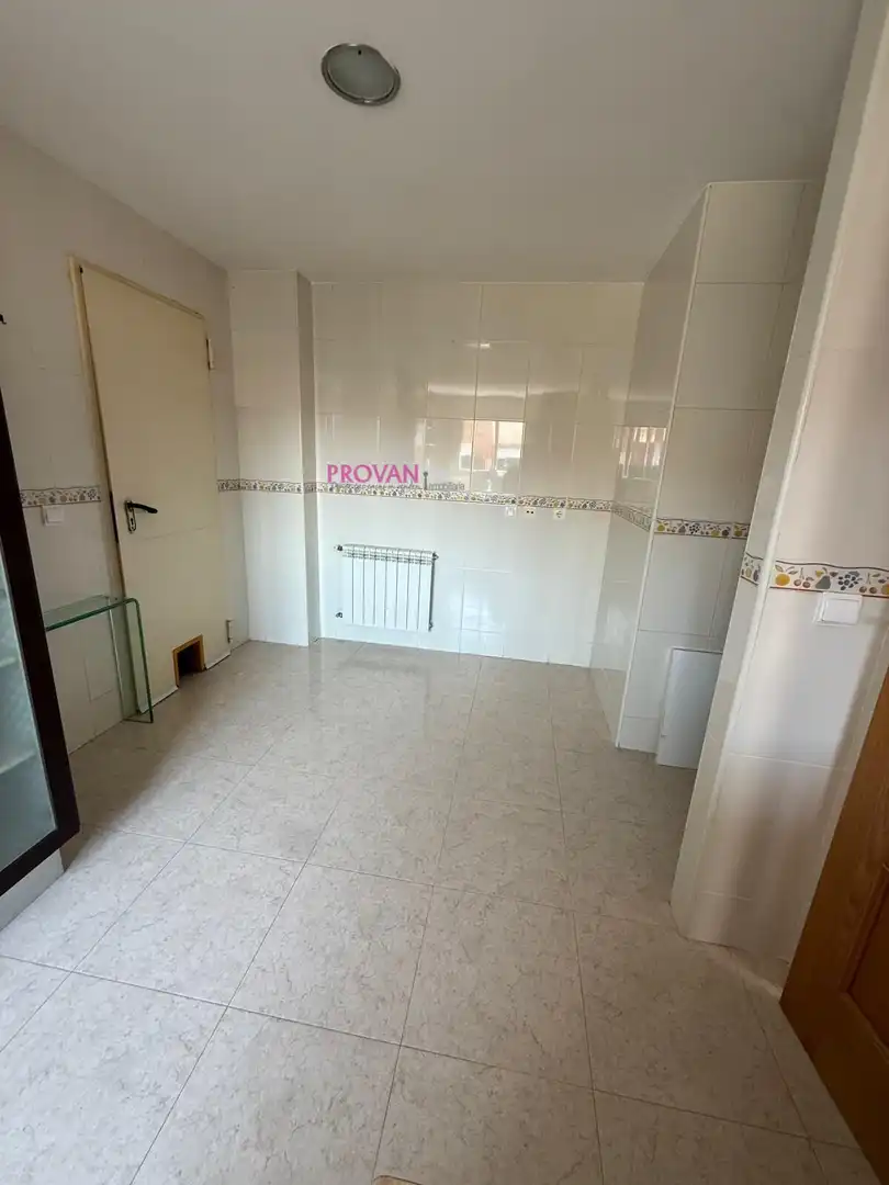 Habitación de Casa adosada en venta en Galápagos con Calefacción y Jardín privado