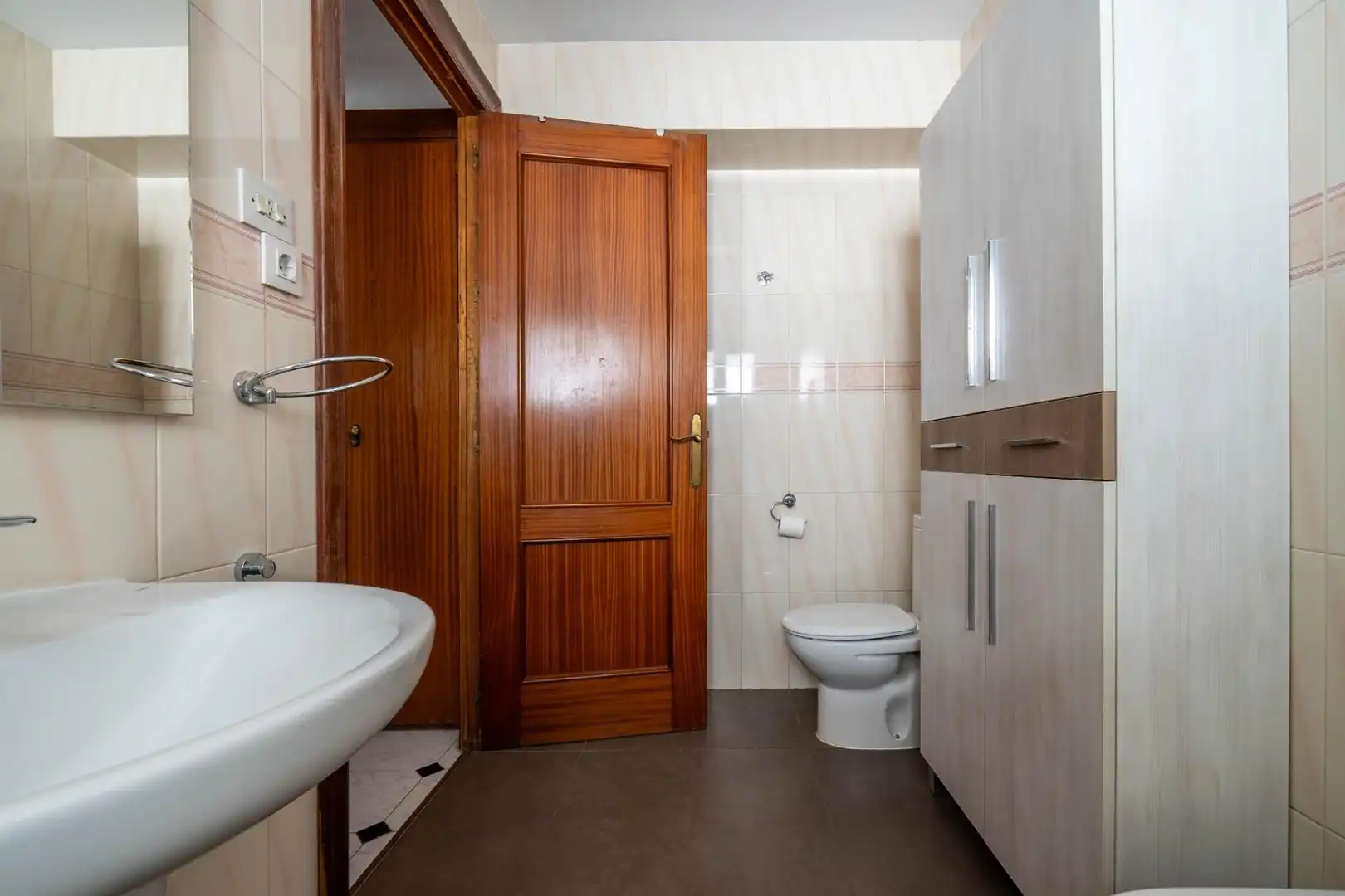 Bathroom of Flat for sale in Granada  with Heating and Terrace