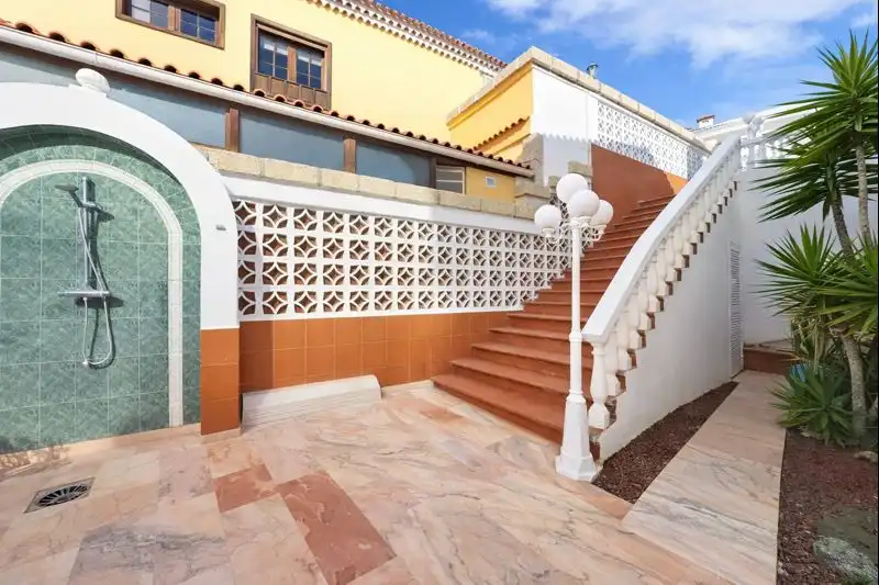 Vista exterior de Casa o chalet en venta en Arona con Jardín privado, Terraza y Piscina