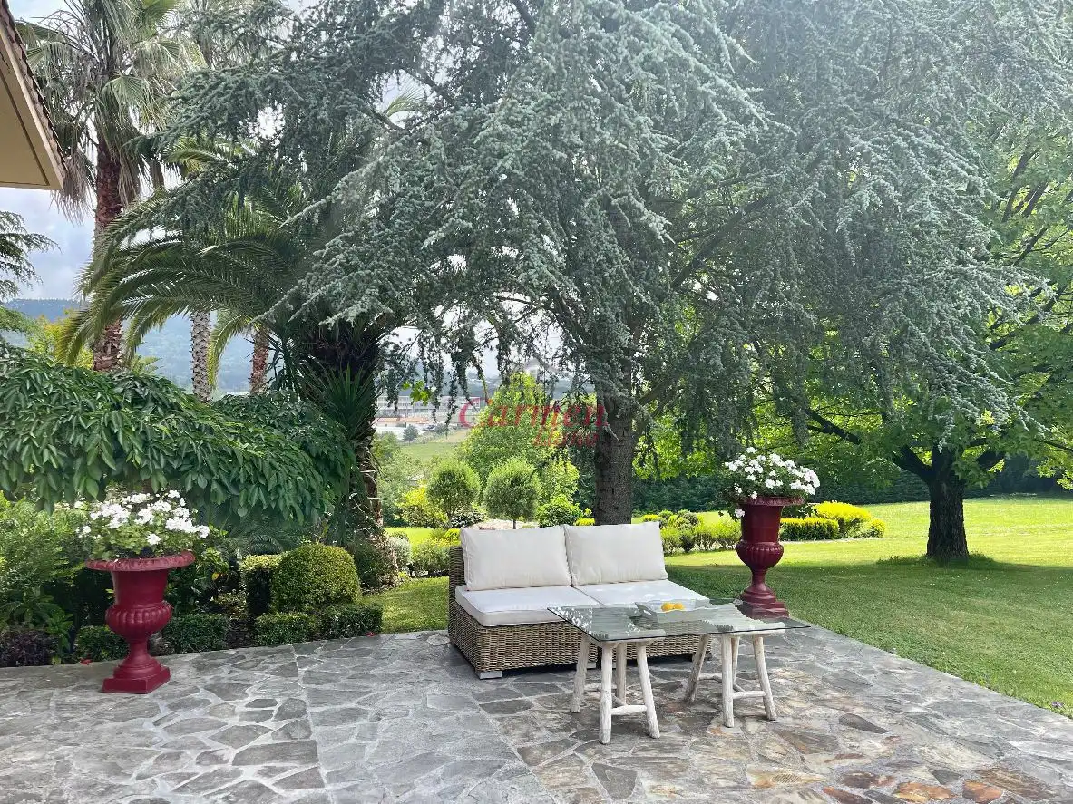 Jardín de Casa o chalet en venta en Loiu con Jardín privado, Terraza y Trastero
