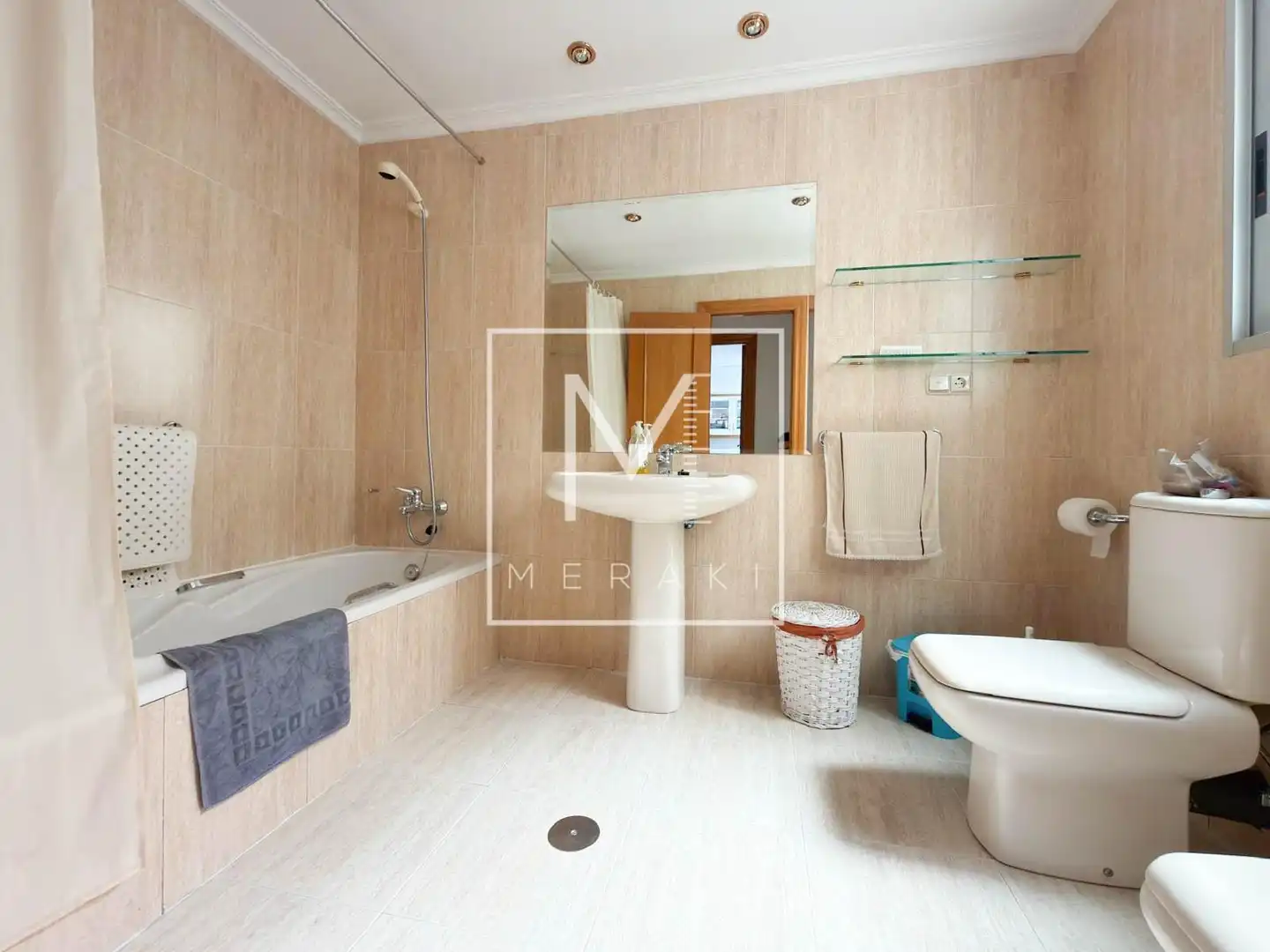 Baño de Piso en venta en Albacete con Aire acondicionado, Calefacción y Jardín privado