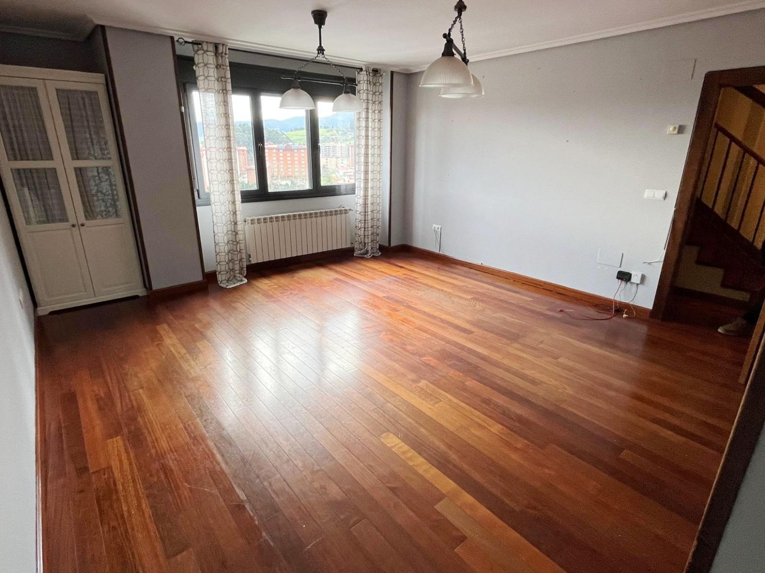 Dormitori de Pis en venda en Avilés amb Calefacció i Terrassa