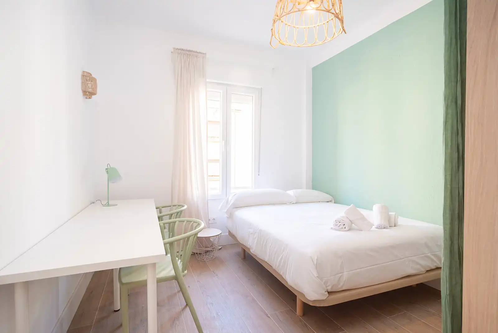 Bedroom of Flat for rent in Zaragoza  with Air Conditioner, Terrace and Furnished