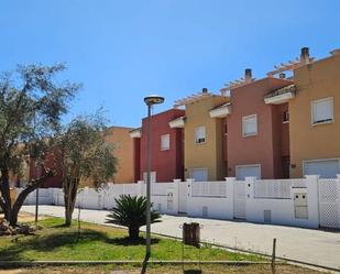 Vista exterior de Dúplex en venda en Bigastro amb Calefacció, Traster i Piscina