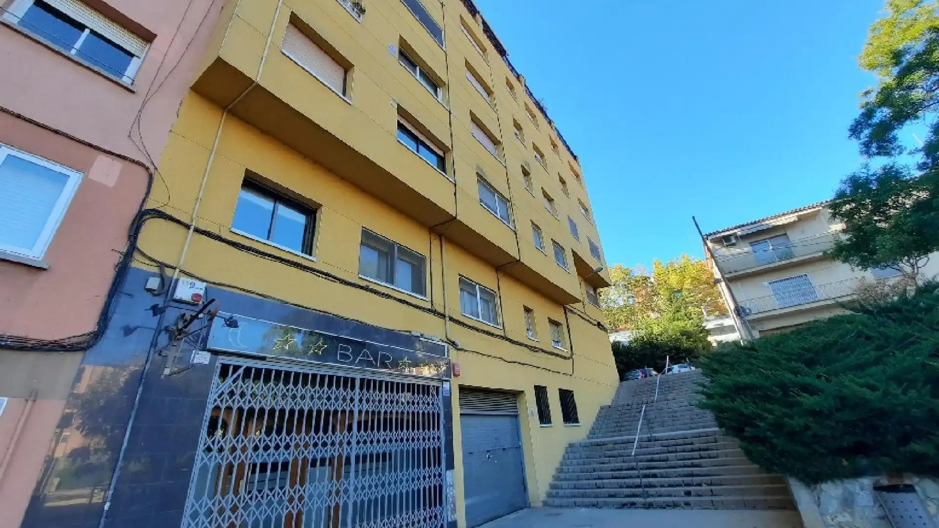Vista exterior de Piso en venta en Montcada i Reixac con Terraza