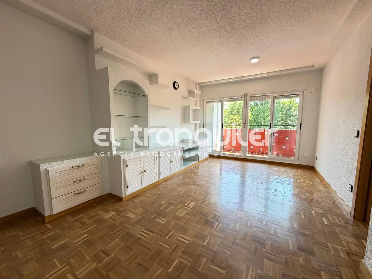 Sala de estar de Piso de alquiler en San Martín de la Vega con Parquet, Terraza y Piscina