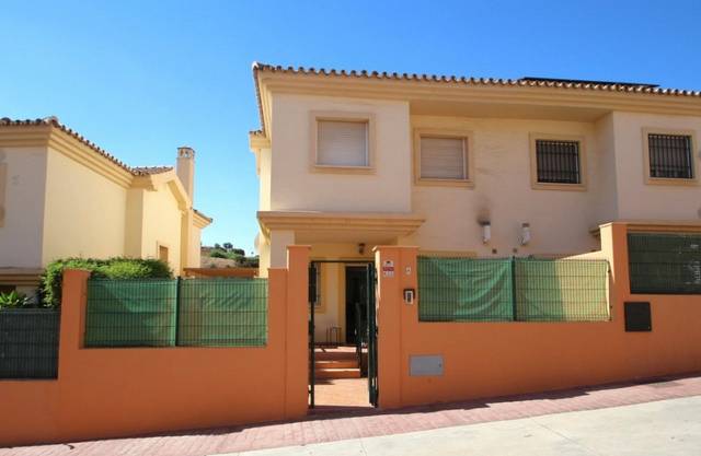 Piso en Venta en Calle Alhaurín, 7 en Los Pacos