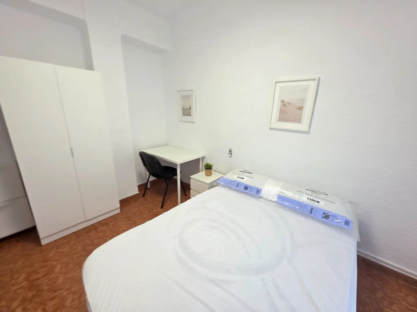 Schlafzimmer von Wohnung zur Miete in Granada mit Möbliert, Waschmaschine und Mikrowelle
