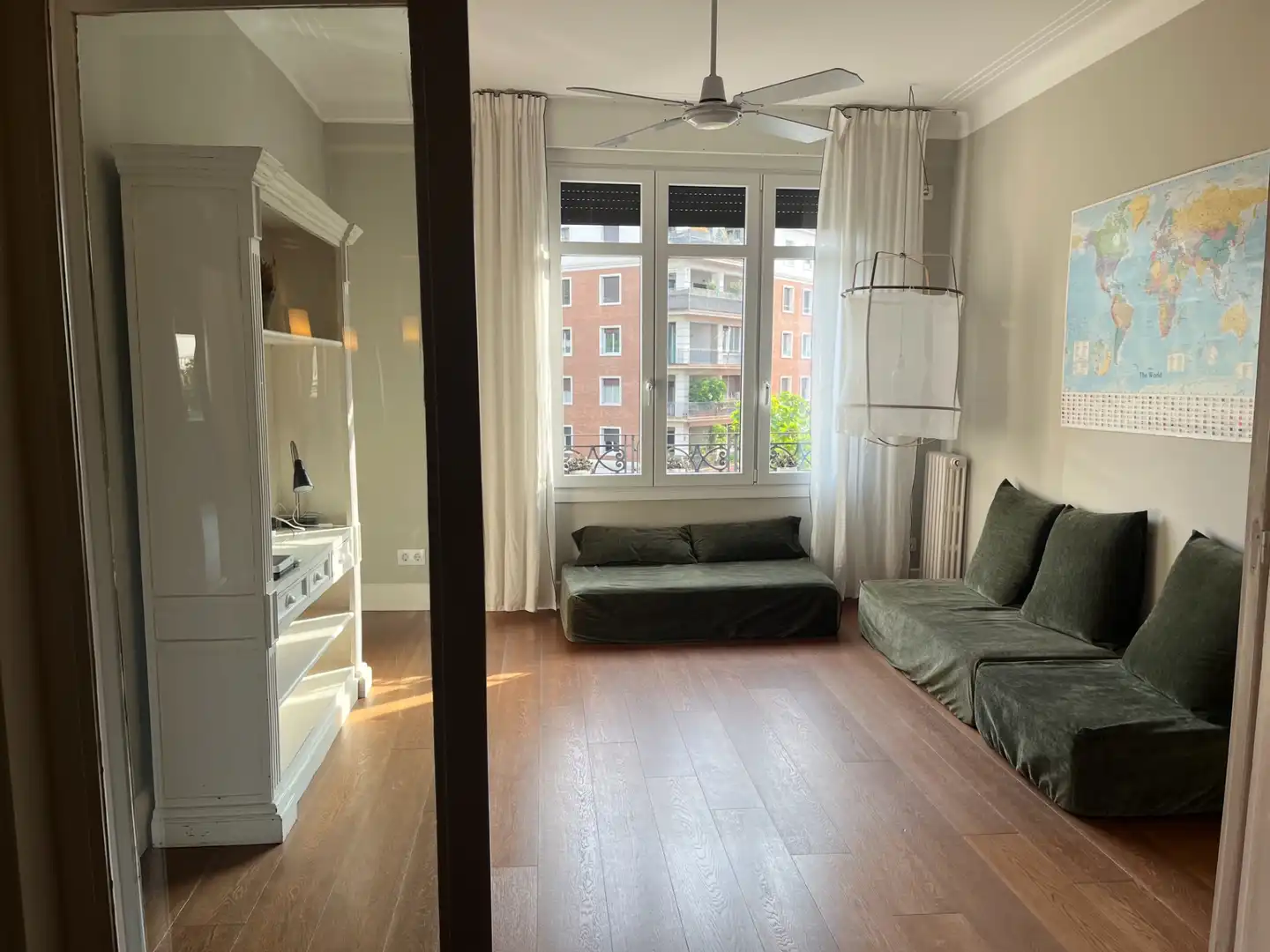 Sala de estar de Piso de alquiler en Barcelona con Aire acondicionado, Calefacción y Parquet