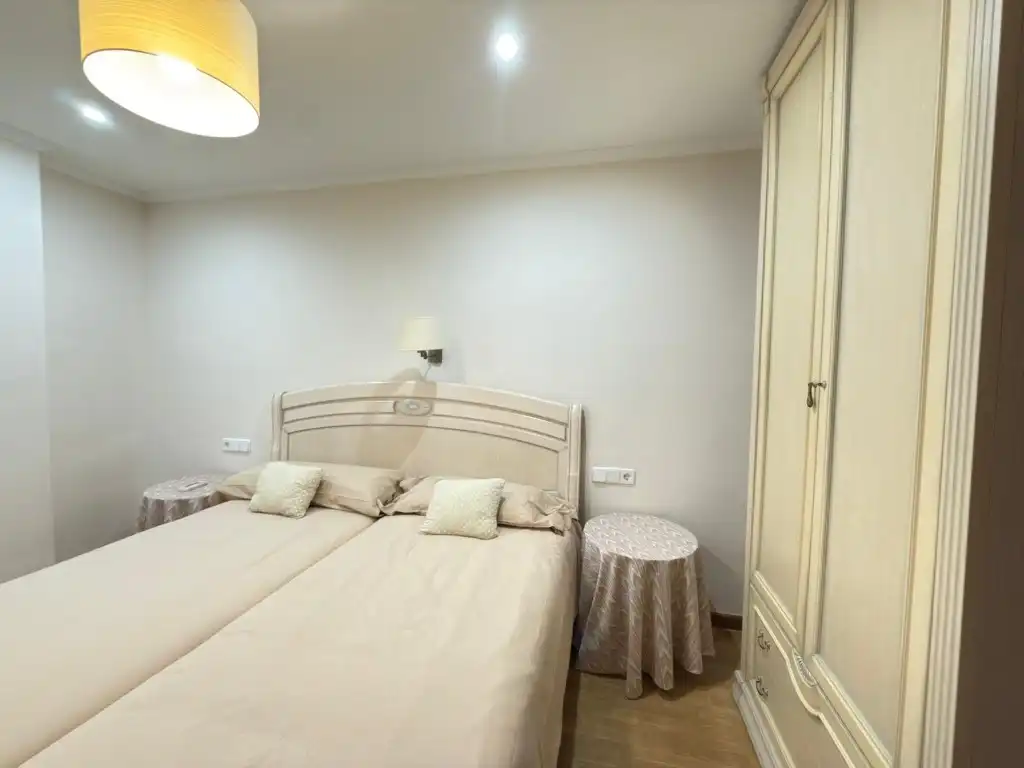 Schlafzimmer von Wohnung zur Miete in Valencia mit Klimaanlage, Terrasse und Möbliert