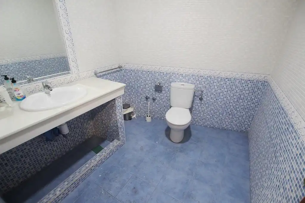 Badezimmer von Fabrikhallen zur Miete in Jerez de la Frontera