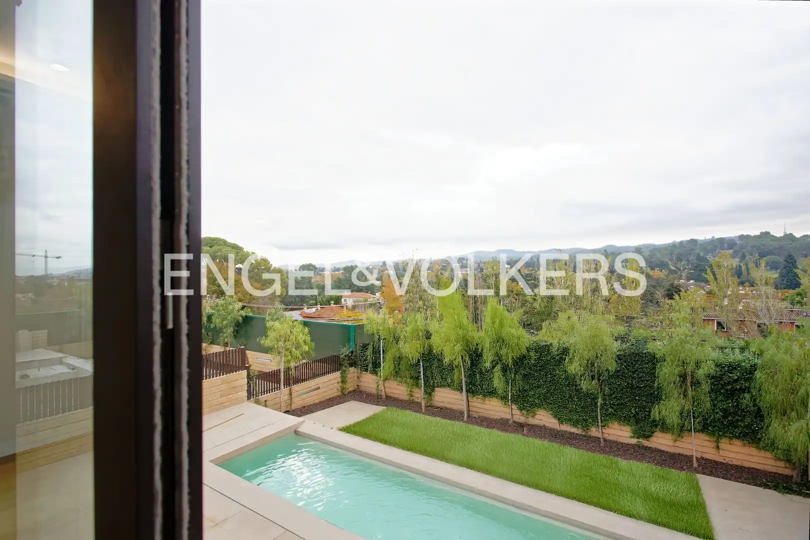 Piscina de Casa o xalet en venda en Sant Cugat del Vallès amb Aire condicionat, Calefacció i Jardí privat