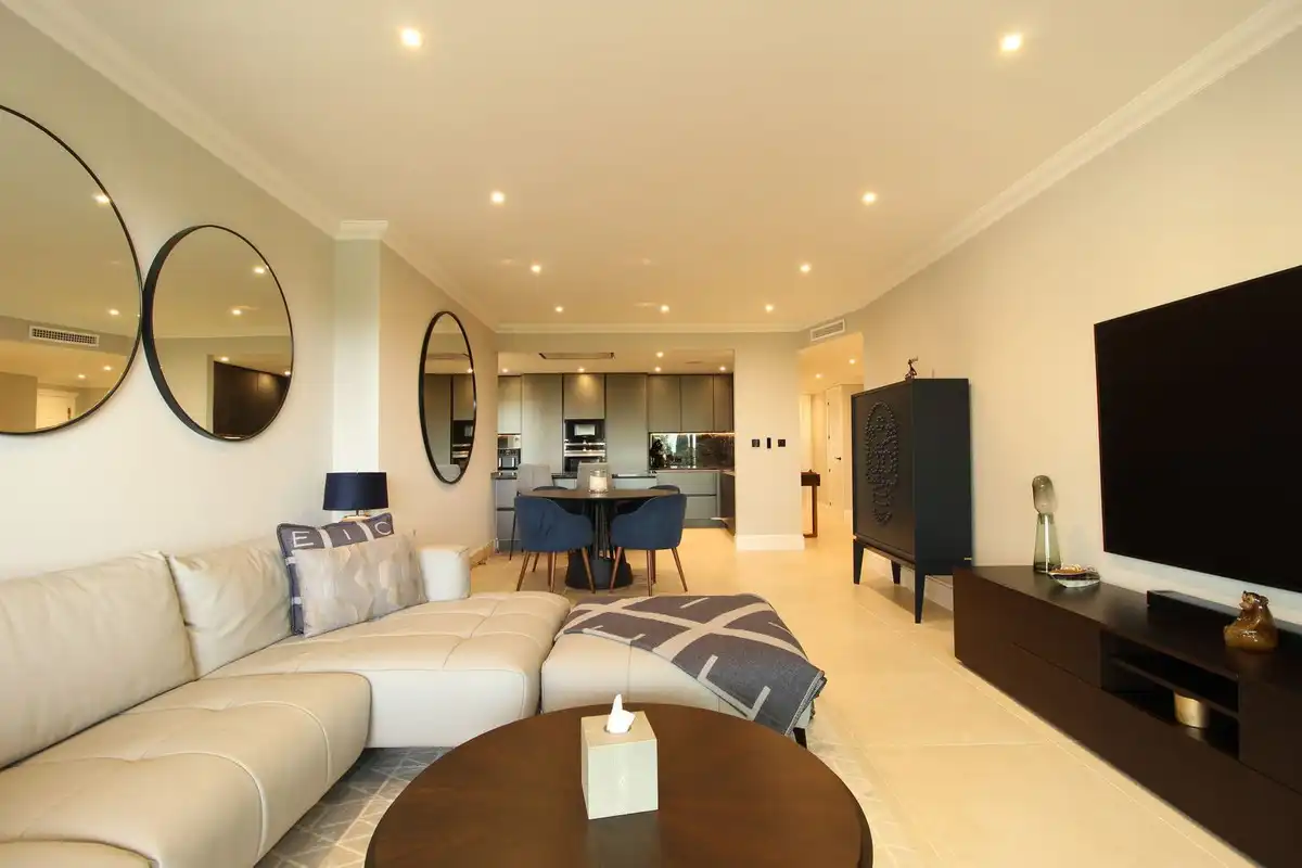 Sala d'estar de Pis en venda en Marbella amb Aire condicionat, Terrassa i Traster
