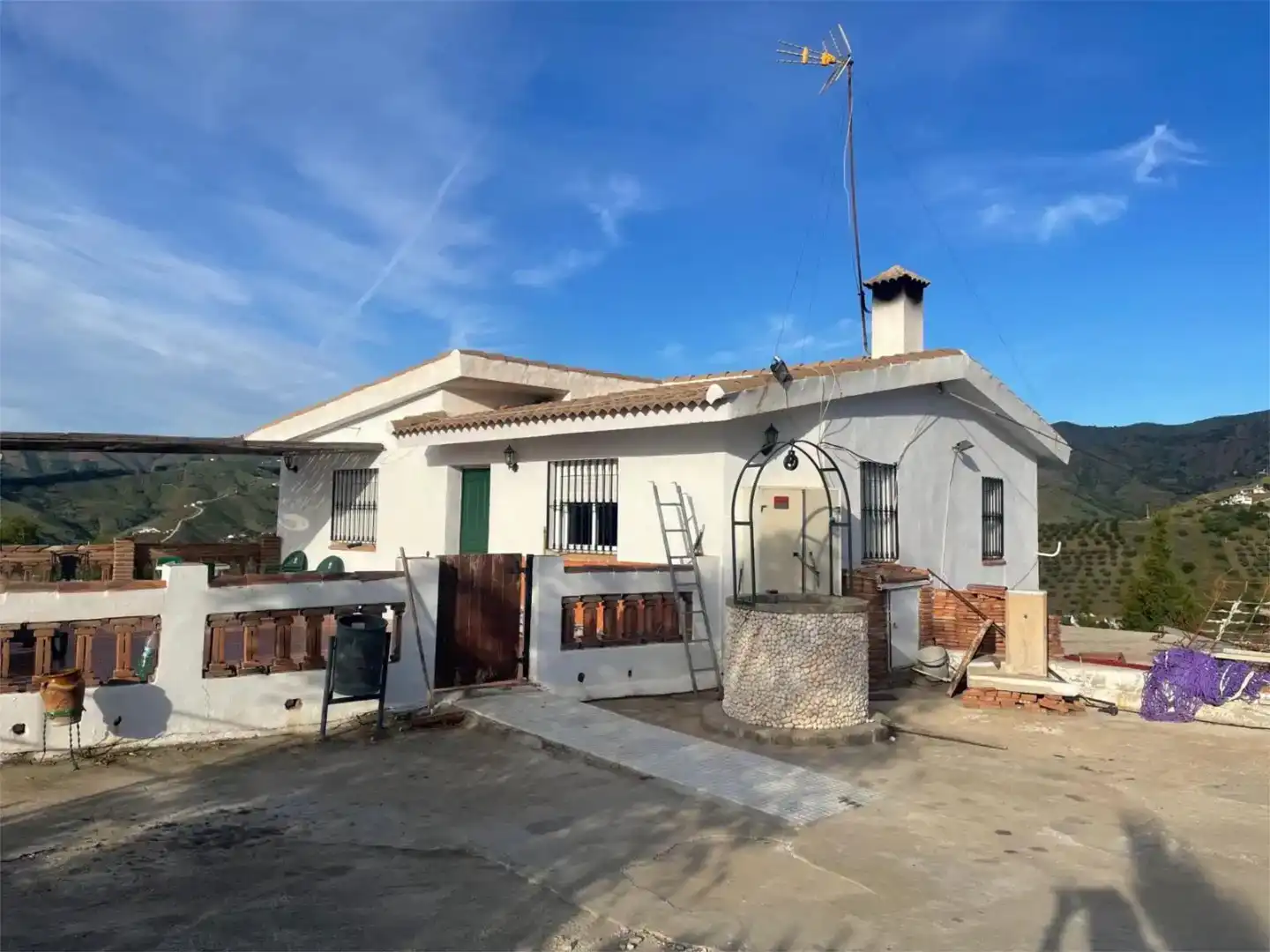 Vista exterior de Finca rústica en venda en El Borge amb Piscina i Balcó