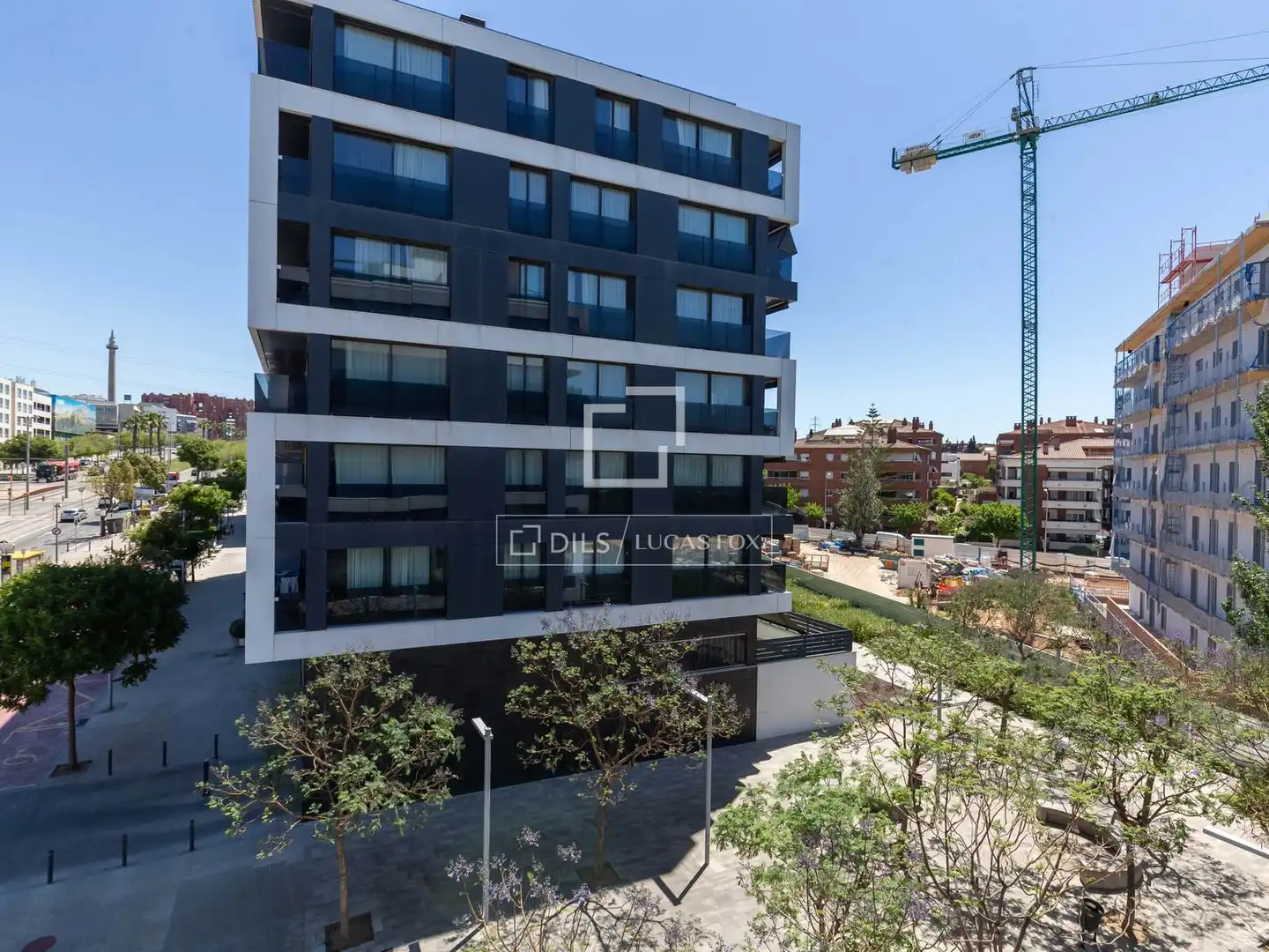 Vista exterior de Pis en venda en Sant Just Desvern amb Aire condicionat, Terrassa i Piscina