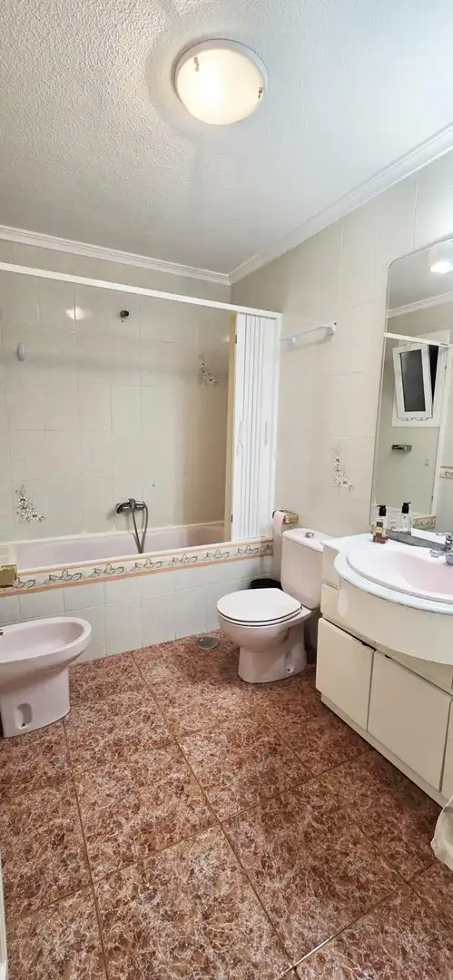 Baño de Piso de alquiler en Petrer con Aire acondicionado, Amueblado y Balcón