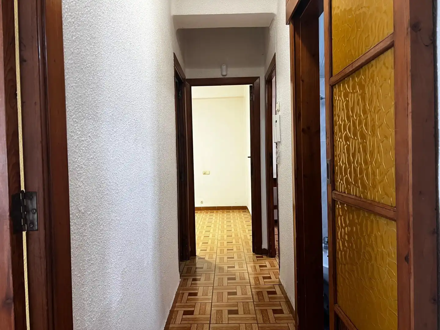 Flat for sale in Valencia  with Air Conditioner and Alarm
