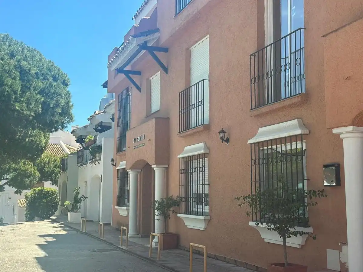 Vista exterior de Piso en venta en Marbella con Terraza