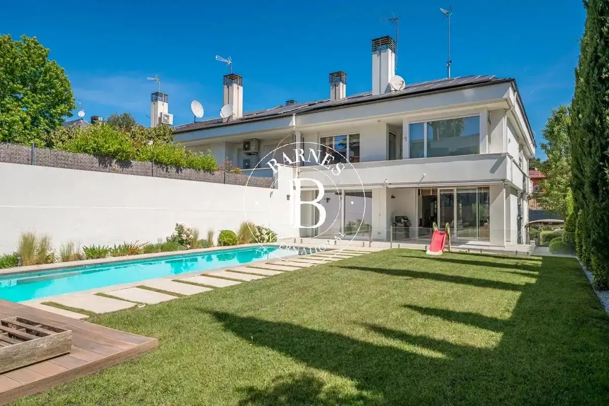 Jardín de Casa o chalet en venta en Madrid con Aire acondicionado, Calefacción y Piscina