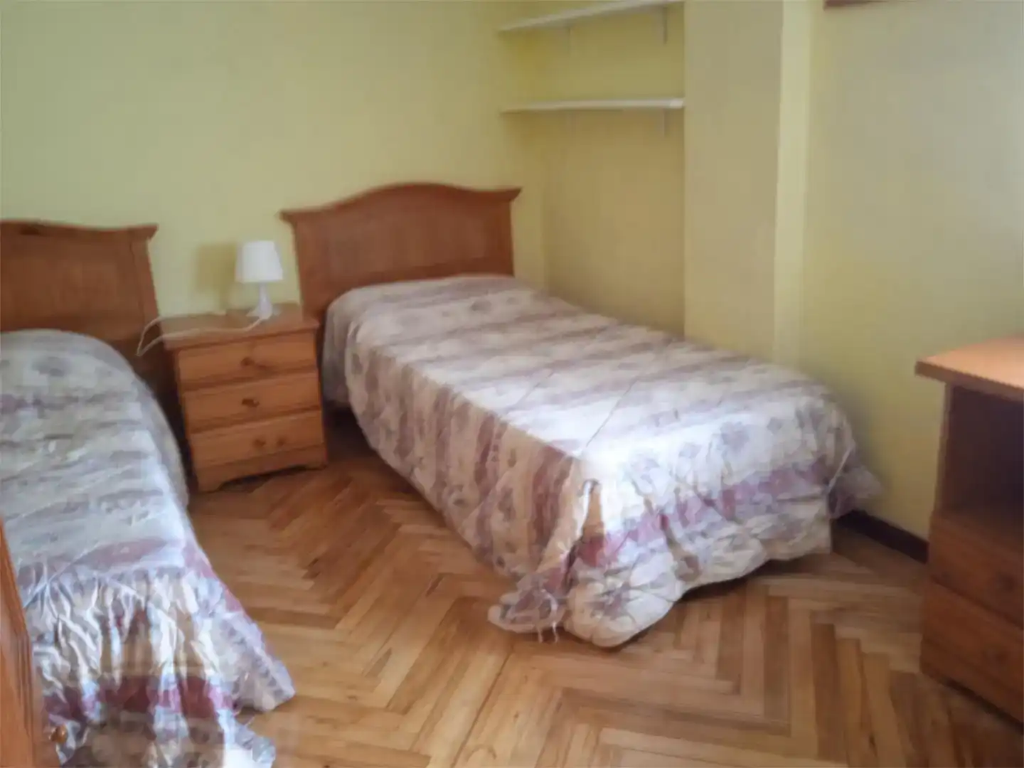 Schlafzimmer von Wohnung zur Miete in Oviedo 