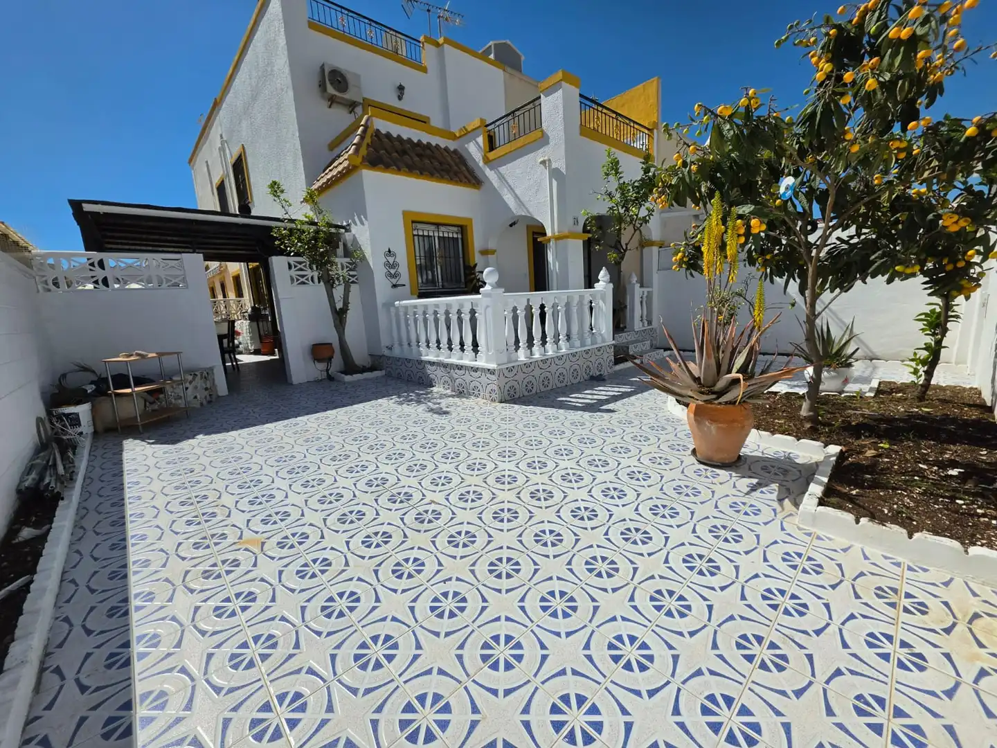 Terrassa de Casa adosada en venda en Torrevieja amb Moblat