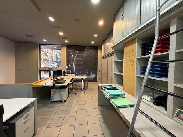 Local comercial en Alquiler en  EGUILAZ en Les Tres Torres