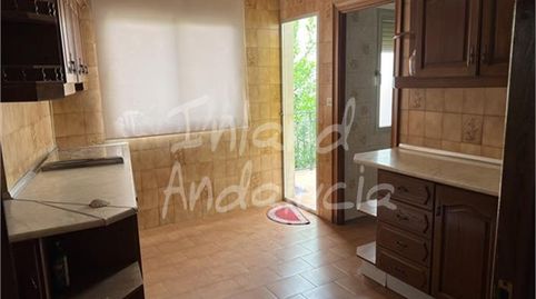 Foto 4 de Casa adosada en venta en Castillo de Locubín, Jaén
