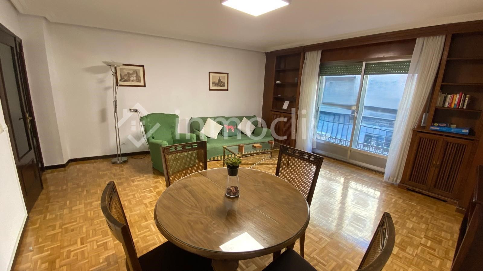 Sala d'estar de Pis en venda en Salamanca Capital amb Calefacció i Traster