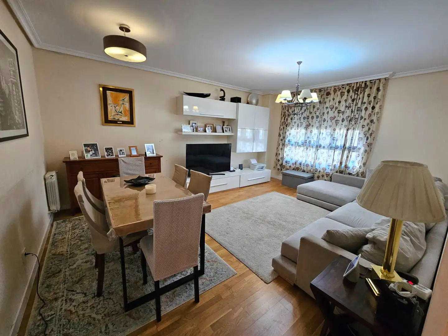 Living room of Flat for sale in Madrid  with Air Conditioner, Heating and Storage room
