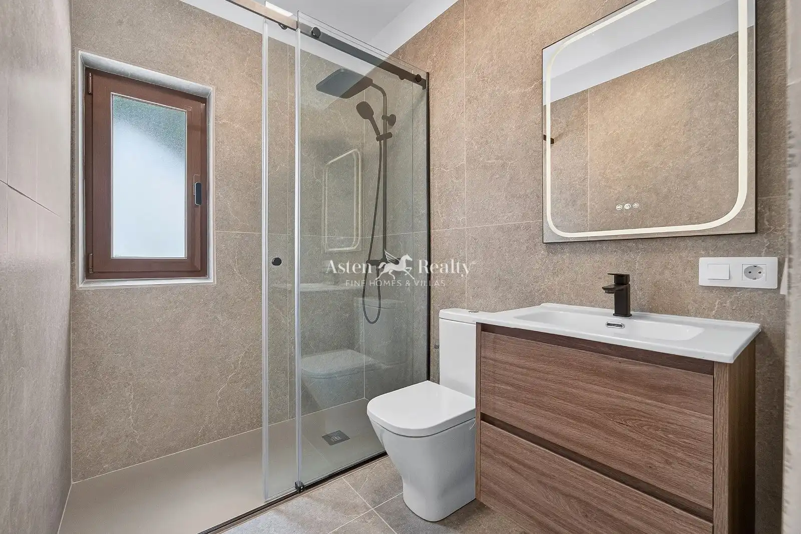 Bany de Casa o xalet en venda en Adeje amb Terrassa, Piscina i Alarma