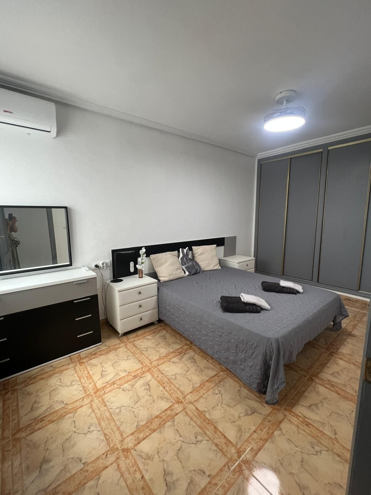 Dormitori de Apartament en venda en Orihuela amb Balcó i Piscina comunitària