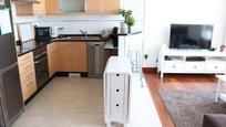 Cuina de Apartament de lloguer en A Coruña Capital  amb Calefacció, Parquet i Moblat