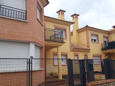 Casa aparellada en venda a C/ Buenaventura