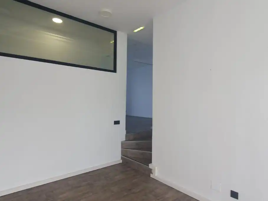 Büro zur Miete in Gijón  mit Heizung und Internet