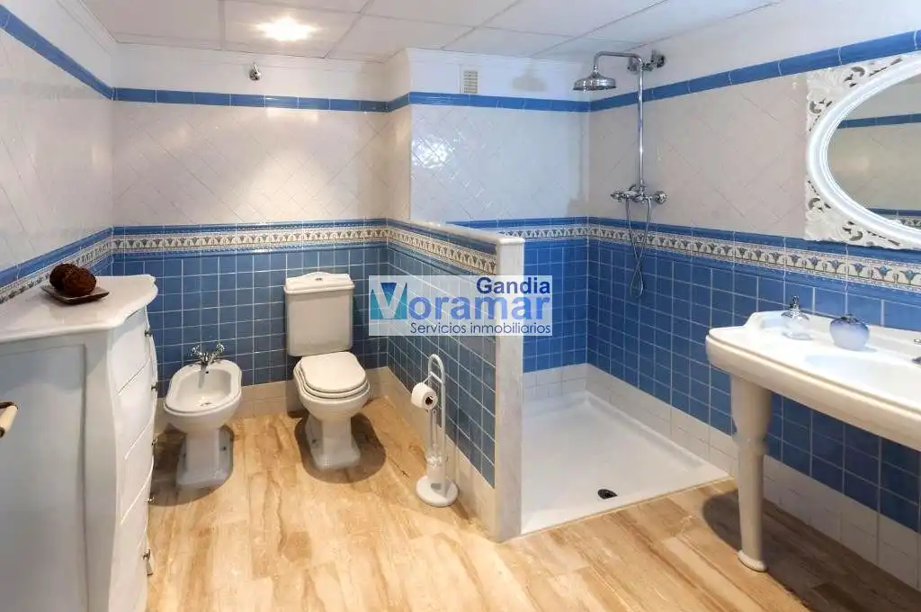 Badezimmer von Maisonette zur Miete in Gandia mit Klimaanlage, Heizung und Terrasse