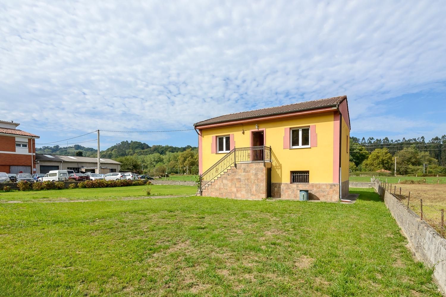 Vista exterior de Casa o xalet en venda en Piloña amb Calefacció, Jardí privat i Traster
