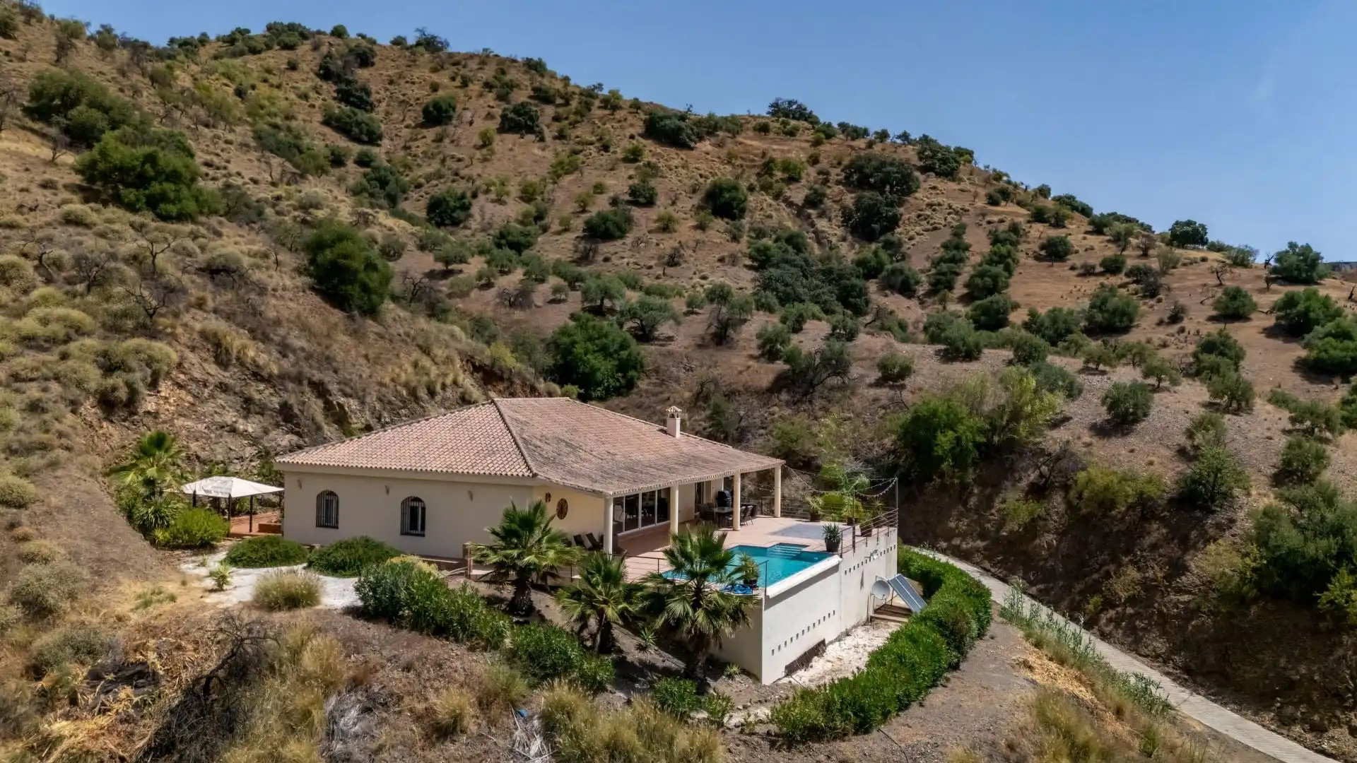 Vista exterior de Finca rústica en venda en Cártama amb Aire condicionat, Traster i Piscina