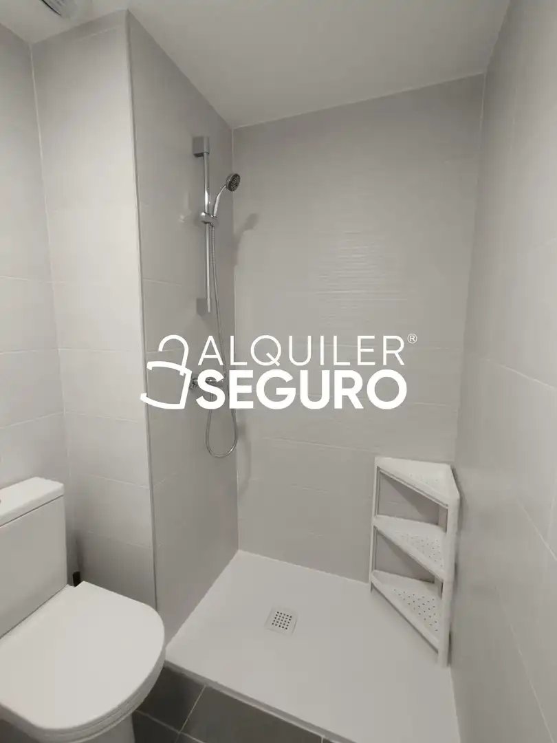 Bany de Pis de lloguer en Mijas amb Aire condicionat, Piscina i Moblat