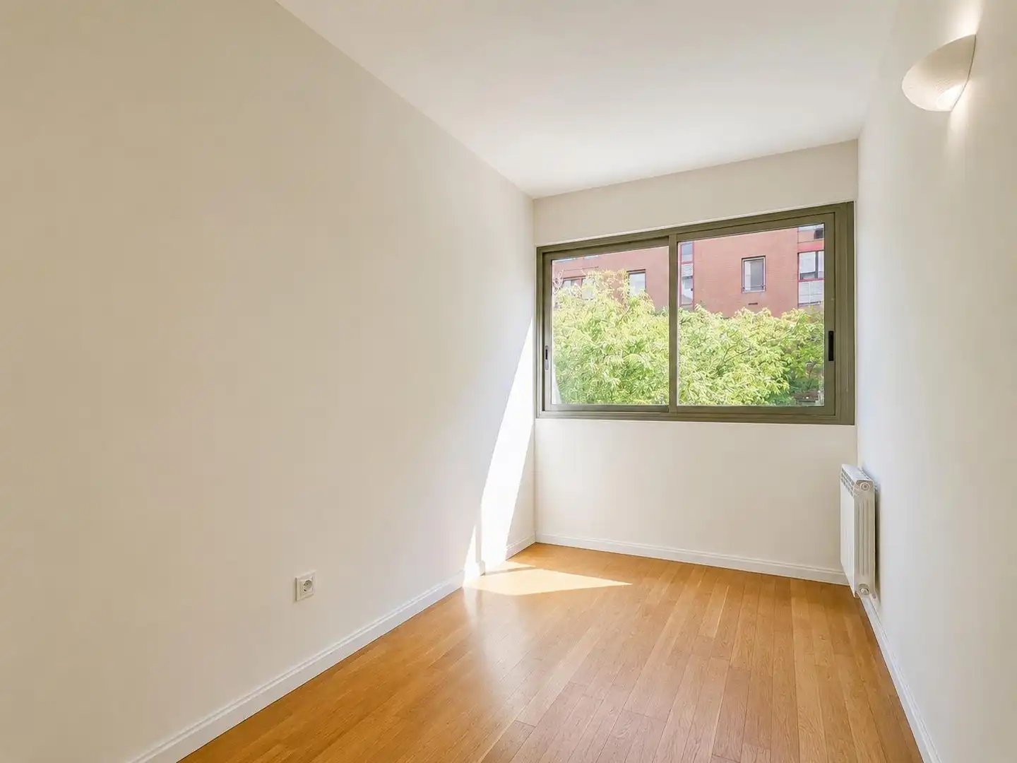 Schlafzimmer von Wohnung zum Verkauf in Barcelona mit Klimaanlage, Heizung und Terrasse