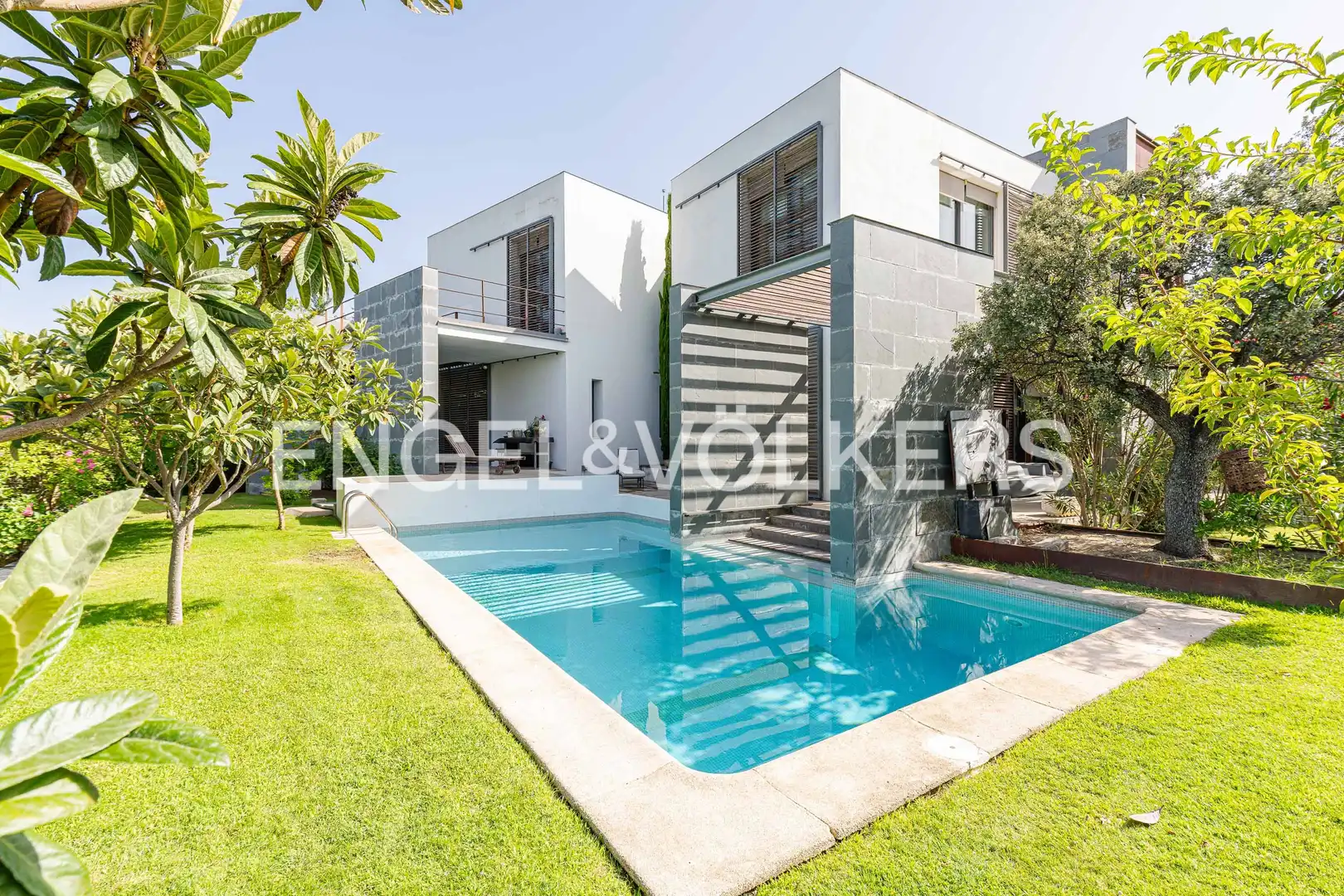 House with pool for sale in Molino de la Hoz