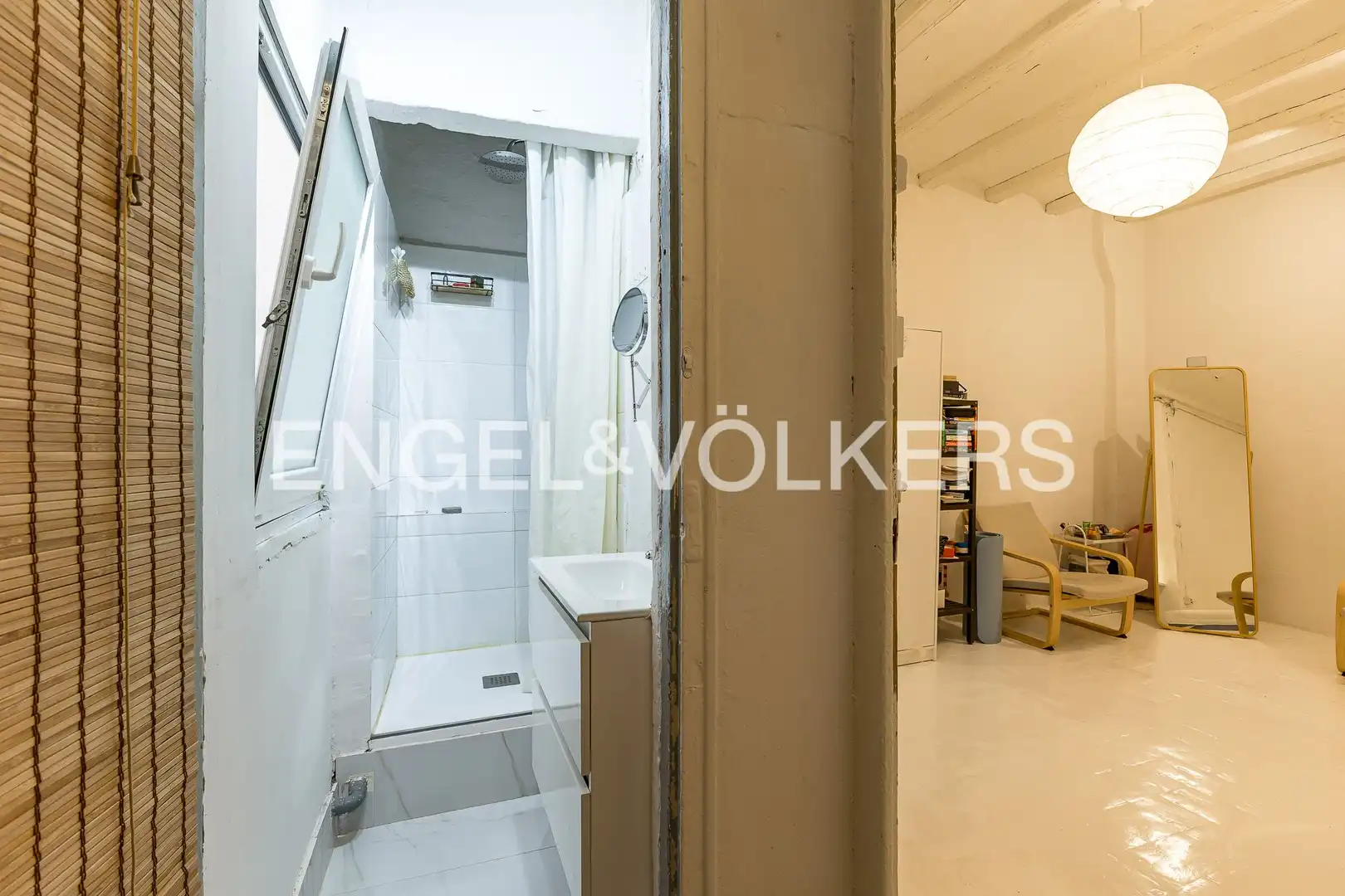 Piso en venta en Barcelona con Calefacción y Balcón