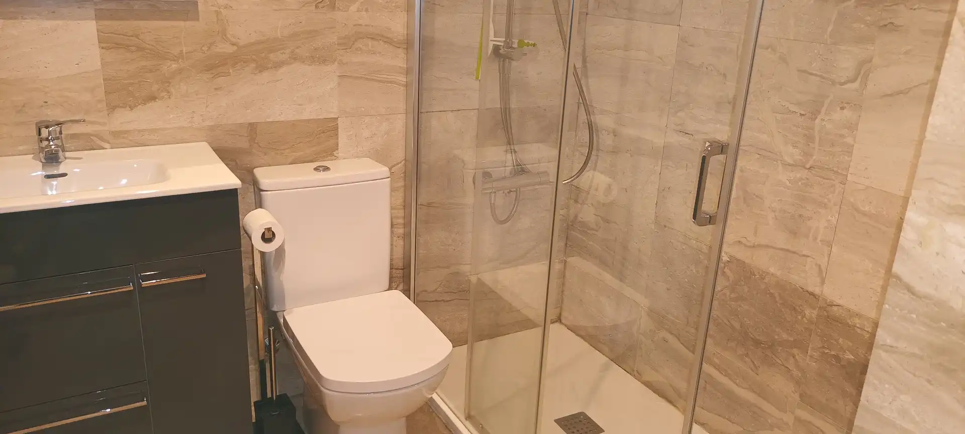 Badezimmer von Maisonette zur Miete in Segovia mit Klimaanlage, Heizung und Parkett