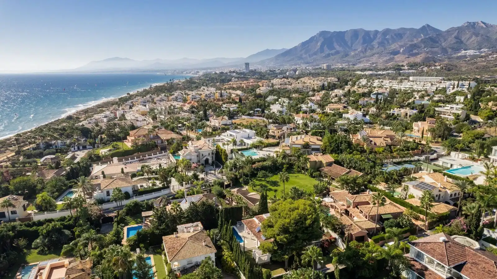 Vista exterior de Piso en venta en Marbella con Aire acondicionado, Terraza y Amueblado