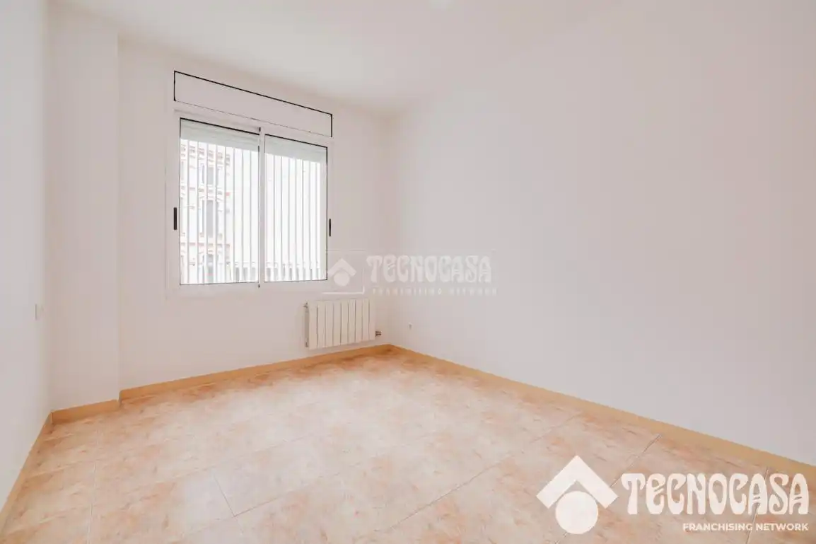 Bedroom of Flat for sale in Mataró  with Air Conditioner, Heating and Storage room