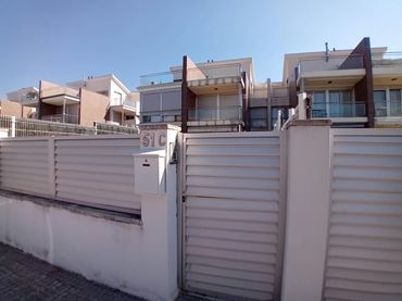 Adosado con jardín en venta en Carrer Auguste Renoir 34