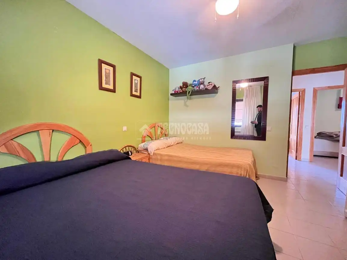 Habitación de Casa adosada en venta en Las Herencias con Calefacción, Piscina y Amueblado